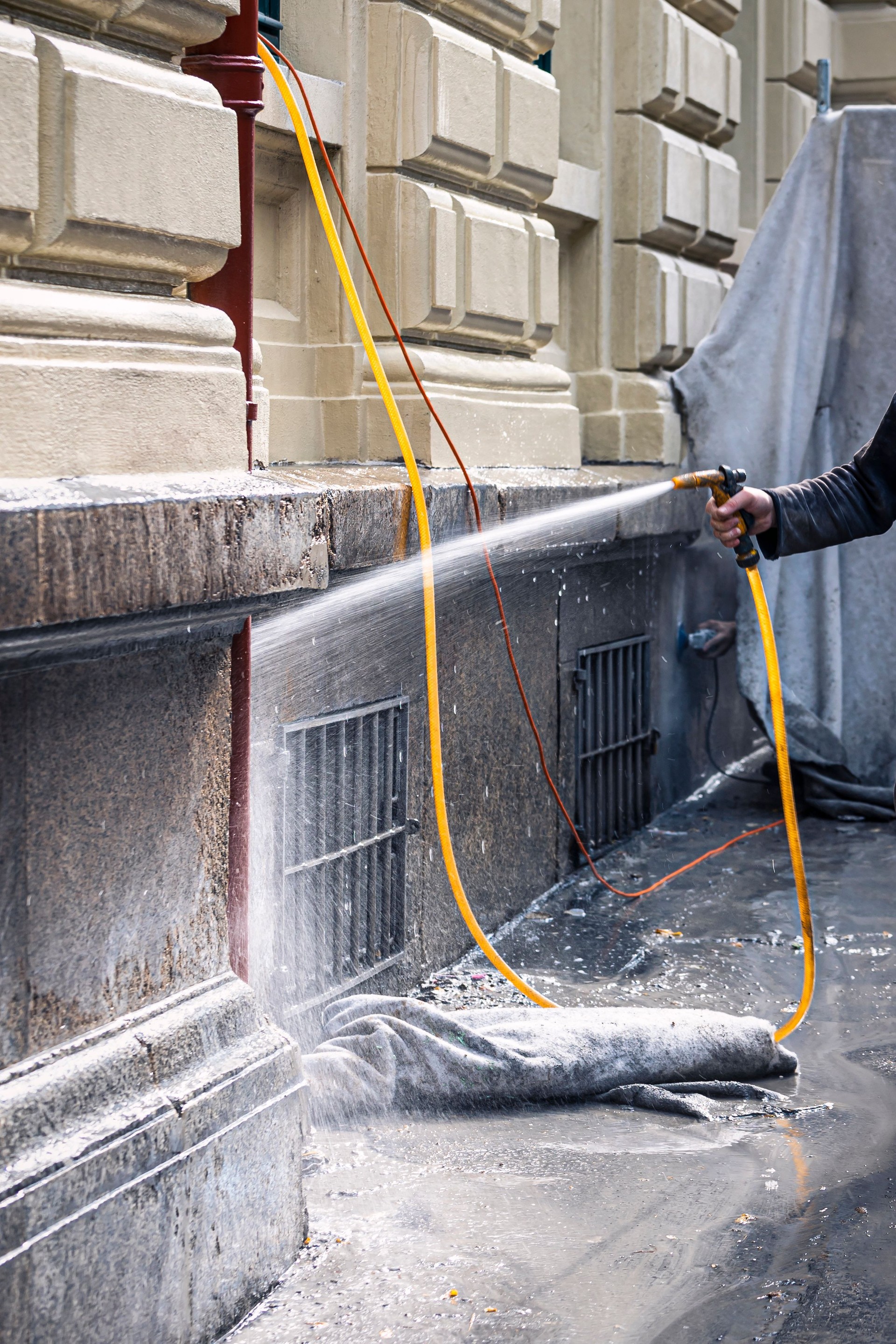 Washing the facade
